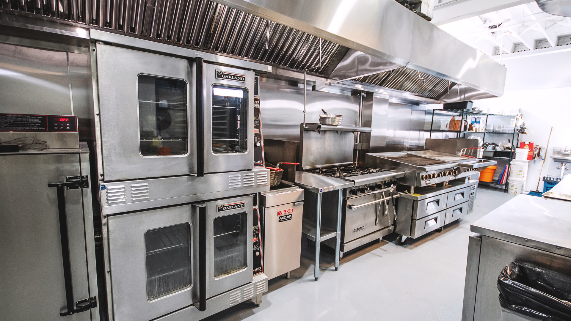 TÖ Kitchens — cooking line